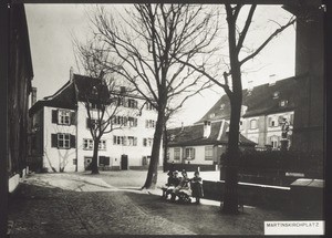 Martinskirchplatz. Links das Pfarrhaus zu St. Martin. Hier wurde vor 150 Jahren die Basler Mission gegründet