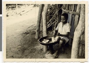 Ciibsaa Dangalaa's son Fiixee slaughters a chicken, Guduru Gutee