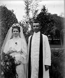 Emilie and Hans Bjerrum on their wedding day in Madras d. 12.101908