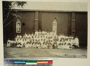 Congregation outside church together with Andreas Pedersen and his wife, Ihosy, Madagascar, ca.1914