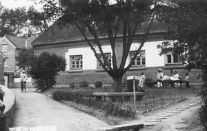 Mandehospitalet i Siuyen. Piletræet er holdt med 9 grene. Anvendt i 1937