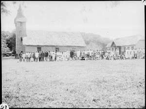 Group portrait of congregation, Arusha, Tanzania, 1923