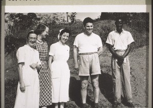 From left to right: Sister E. Scherrer, Dr. E. Ode, Sister Elisabeth Wagner, Mr. R. Dunford, unidentified african