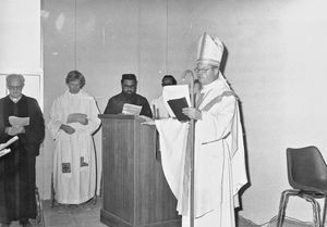 Den økumeniske kirke i Salalah indvies af biskop L. Ashton, biskop i Cypern og Golfen