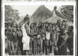Esau Meme, der Erstling a. d. Mbembe bei sein. Schülern