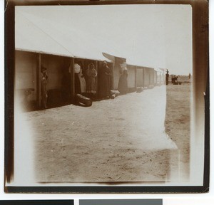 Women in front of the office of the camp near Mafikeng, South Africa, ca.1901-1903