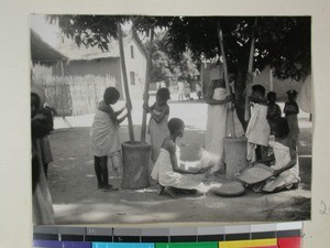 Pounding rice, Mandronarivo, Malaimbandy, Madagascar, 1935(?)