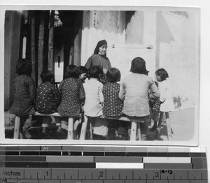 A Maryknoll Sister teaches prayer class at Dongshi, China, 1939