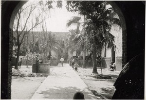 Chapel Honyen with courtyard