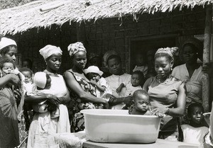 Courses on infant care to mothers, in Nzoghengone, Gabon