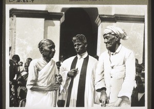 Pastor David Hutten with the two oldest members of the Cannanore congregation