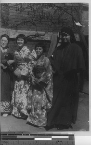 Maryknoll Sister with Japanese girls at Dalian, China, 1935