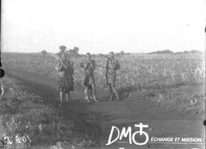 Women returning from the fields, Lemana, South Africa, 1908