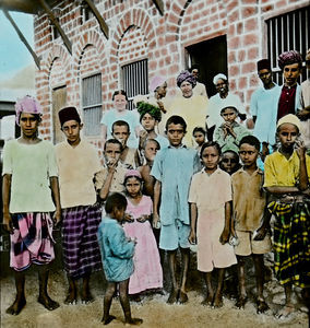 Outside the meetiingroom in Ma'ala, Aden 1930?In the Picture is seen missionary Mrs. Anna Rinde