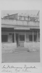 Fru Bittmanns pigeskole i Madras (Chennai), Sydindien, grundlagt 1897. (Postkort, sendt af Knud Heiberg til pastor Busch, DMS, 31.12.1910)