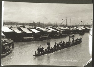 China: Drachenboot im Kantonfluss