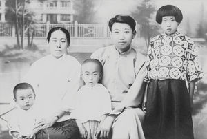 Pastor Hsieh med sin familie, sommer 1931. Danmission Photo Archive