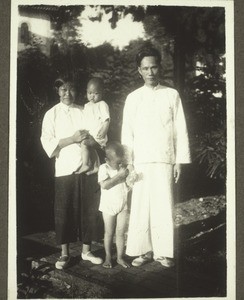 1934-35: Lîn-fung-nûn and his family, an employee of the Hakka Church, now pharmacist with Dr Traut in Honyen