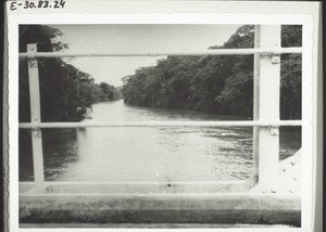 Der Manyu (Kreuzfluss) von der Brücke aus gesehen