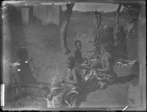 Waiting for medical care, Mozambique, ca. 1901-1907