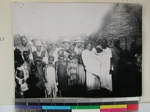 Congregation gathered in Bejangoa, Morombe, Madagascar, 1927