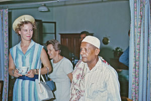 Besøg af kronprinsesse Margrethe i Aden i oktober 1963 her sammen med Mubarak Ibrahim. I baggrunden ses missionær Martha Hlst