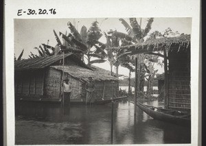 Alljährliche Ueberschwemmung des Wuri-Flusses (Kamerun)