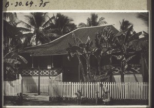 Bandjermasin. The chinese house (accomodation for the missionary). Mrs Bart with children