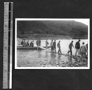 Ferry discharging passengers, Shaowu, Fujian, China, 1939