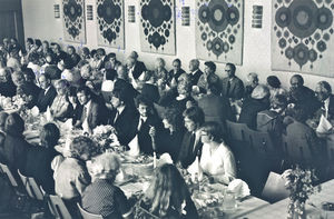 Anna Stubkjær Borg blev overfaldet af røvere og myrdet i Rwantege, Tanzania, 9. maj 1982. Der var bisættelse i Bukoba Domkirke, 10. maj 1982 med prædiken af pastor Wilson Niwagila. Senere var der urnenedsættelse og mindegudstjeneste i Grindsted kirke, Danmark, 21. maj 1982, hvor sognepræst Mogens Jensen holdt mindetalen. Her: Det efterfølgende mindesamvær. (Anvendt i: Dansk Missionsblad nr 8/1982)