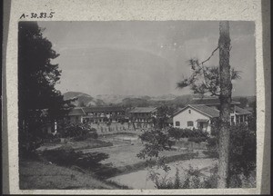 Mission station Tschonglok, on the right the mission house