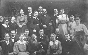 Fra konferencen i Kotagiri 27.-31.maj 1906.Øverste række.Ada Møller, Viggo Møller, Agate Berg, Herman Jensen, Sophus Berg, E.W.Nielsen, Helga Ramlau. Næste række. Olga Hornbech, Carl Hornbech,Mildrid Nielsen, Helene Bittman. Siddende. L.P.Larsen, Knud Heiberg, Johanne Lindeburg, Hans Bjerrum, Lazarus, Johan Bittman, Elna Thofte, Erik Gøtzsche, Ellen Gøtzsche