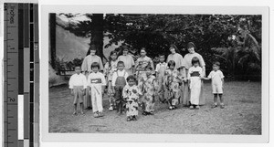 Four Maryknoll Sisters standing outdoors with Japanese children, Hawaii, 1932