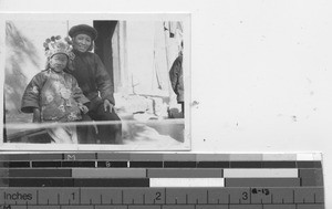 Woman catechist and child at Changpu, China, 1940