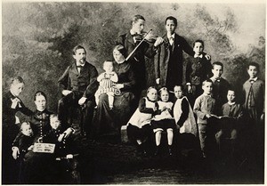 Eltern Pfleiderer-Werner mit ihren 15 Kindern ca. 1880/81