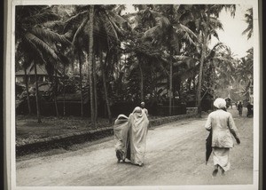 Mapla women on the street in their veils