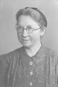 Astrid Poulsen b. 20. 11. 1890 in Vistoft. Teacher 1920. Emission to China: 1921. Dagushan from