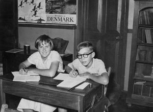 Classroom at the Danish school at Kotagiri 1956. Lise Breiner Henriksen og Poul Tousgaard