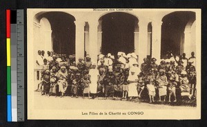 Missionary sisters gathered with women, Congo, ca.1920-1940