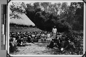 Workers at the coffee plantations, Tanzania, 1927-1939