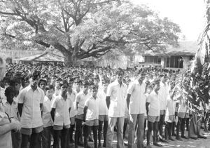 Elever fra Nellikuppam Gymnasium, Arcot distrikt, Sydindien. 1978