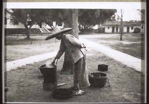 A chinese dyer, who uses German dyes, and goes from house to house