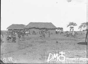 African people in front of buildings with thatched roofs, Lemana, South Africa, ca. 1906-1915