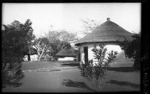 Hut of a nurse, Manjacaze, Mozambique, ca. 1933-1939