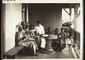 Näh- und Kleinkinderschule in Abetifi, 1889, unter Frau Ramseyer, Miss