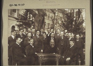 Class portrait with Warden Käser (about 1912)