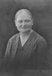 Missionary teacher Marie Mildrid Nielsen, India. Language studies in Madras 1906. Women's home