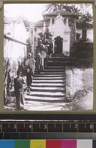 Priests leaving a Buddhist temple, Sri Lanka, s.d