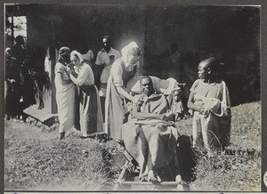 Nurses Wärthl and v. Stebut treating patients, Mamba, Tanzania, ca.1931-1938