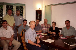 Bestyrelsesmøde i ICC (International Coperation in Cambodia) In front Jørgen Nørgaard Pedersen, Vicegeneralsekretær i Danmission, stående Carsten Hansen, Missionssekretær i Danmission og Peter Quesenberry, World Concern.........Board meetiing in ICC International Cooperation of Cambodia Vicegeneralsekretær Jørgen Nørgaard Pedersen in front, standing Carsten Hansen Area Secretary Danmission and Peter Quesenberry, World Concern